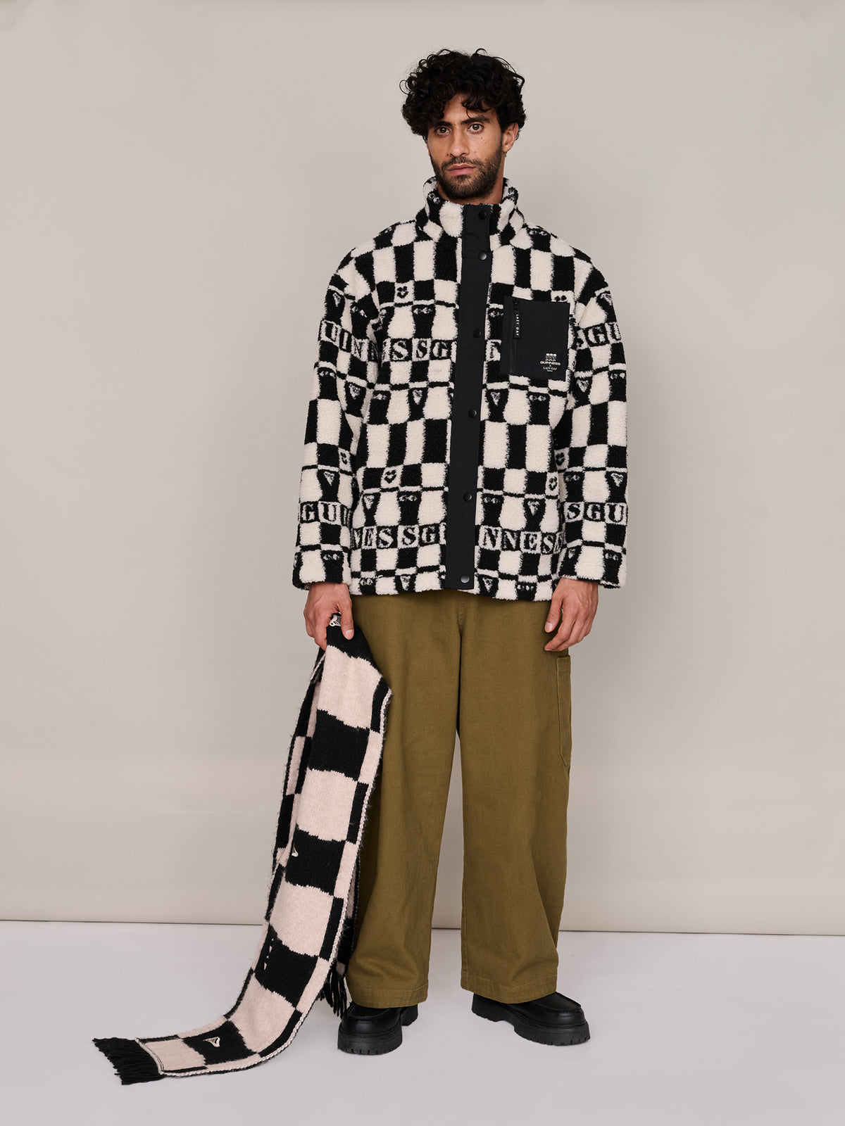 model:Ali wears size L and is 6’1”
