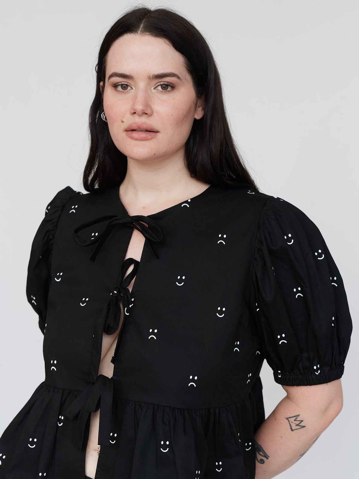 model:Salome wears size XL and is 5’11”, collection-curve