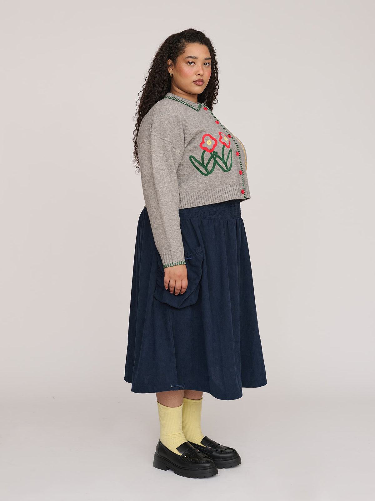 model:Zaynab wears size XXL and is 5’8”