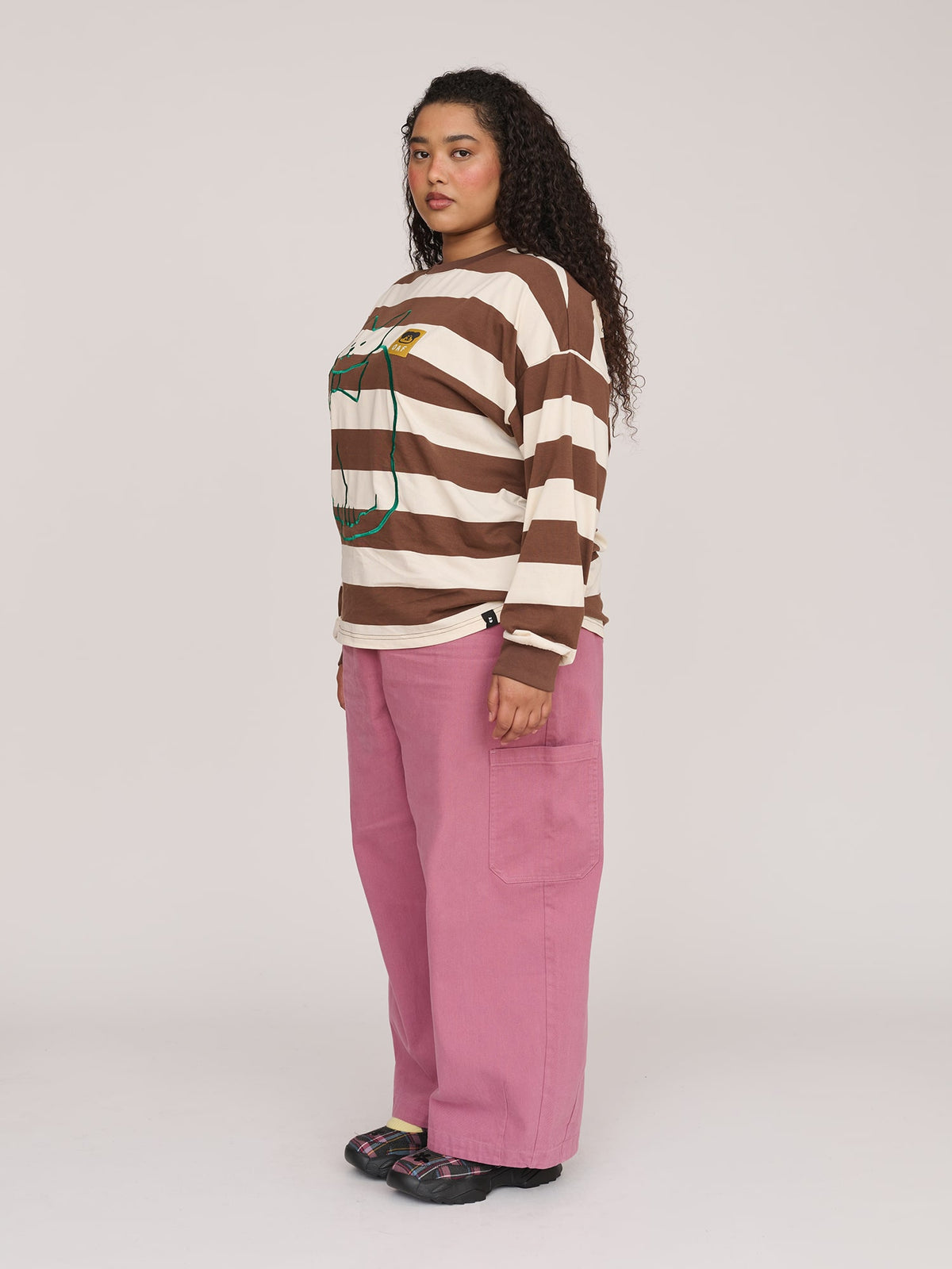 model:Zaynab wears size XXL and is 5’8”