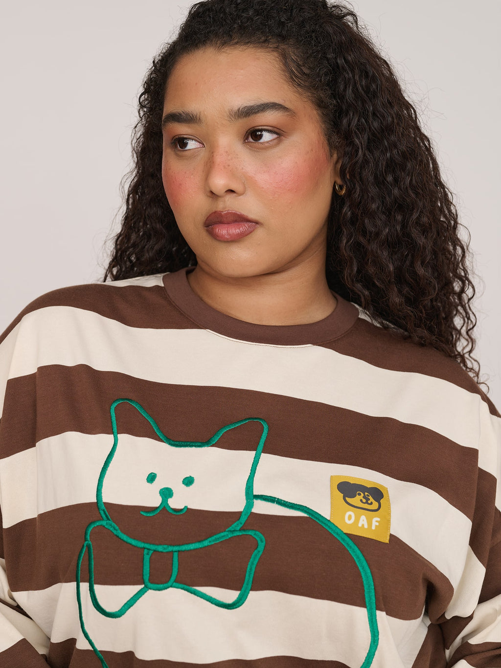 model:Zaynab wears size XXL and is 5’8”