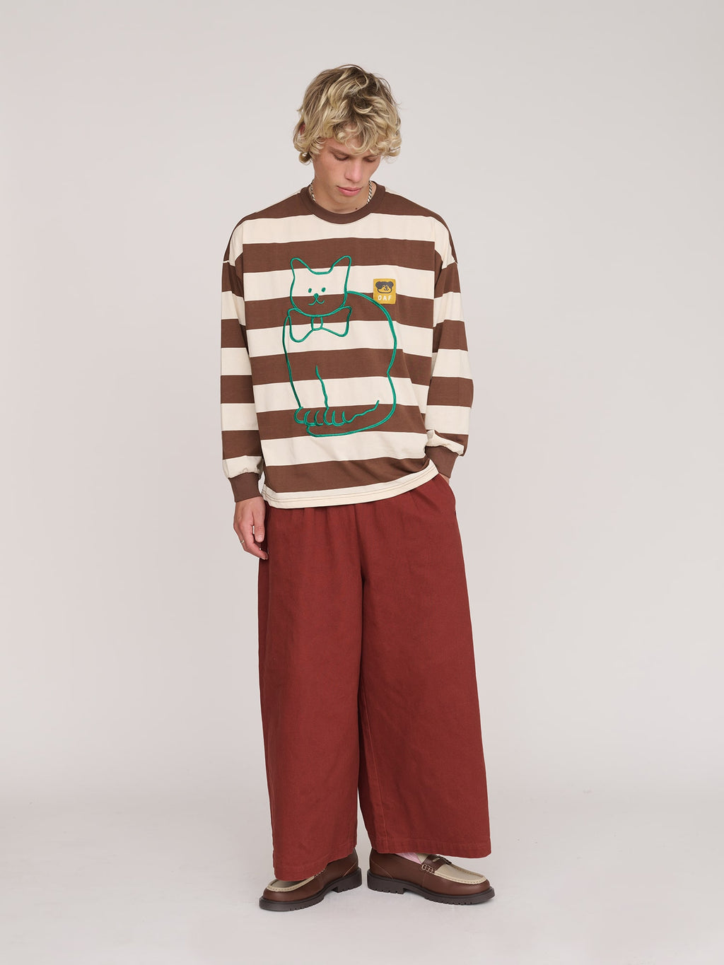 model:Max wears size L and is 6’1”