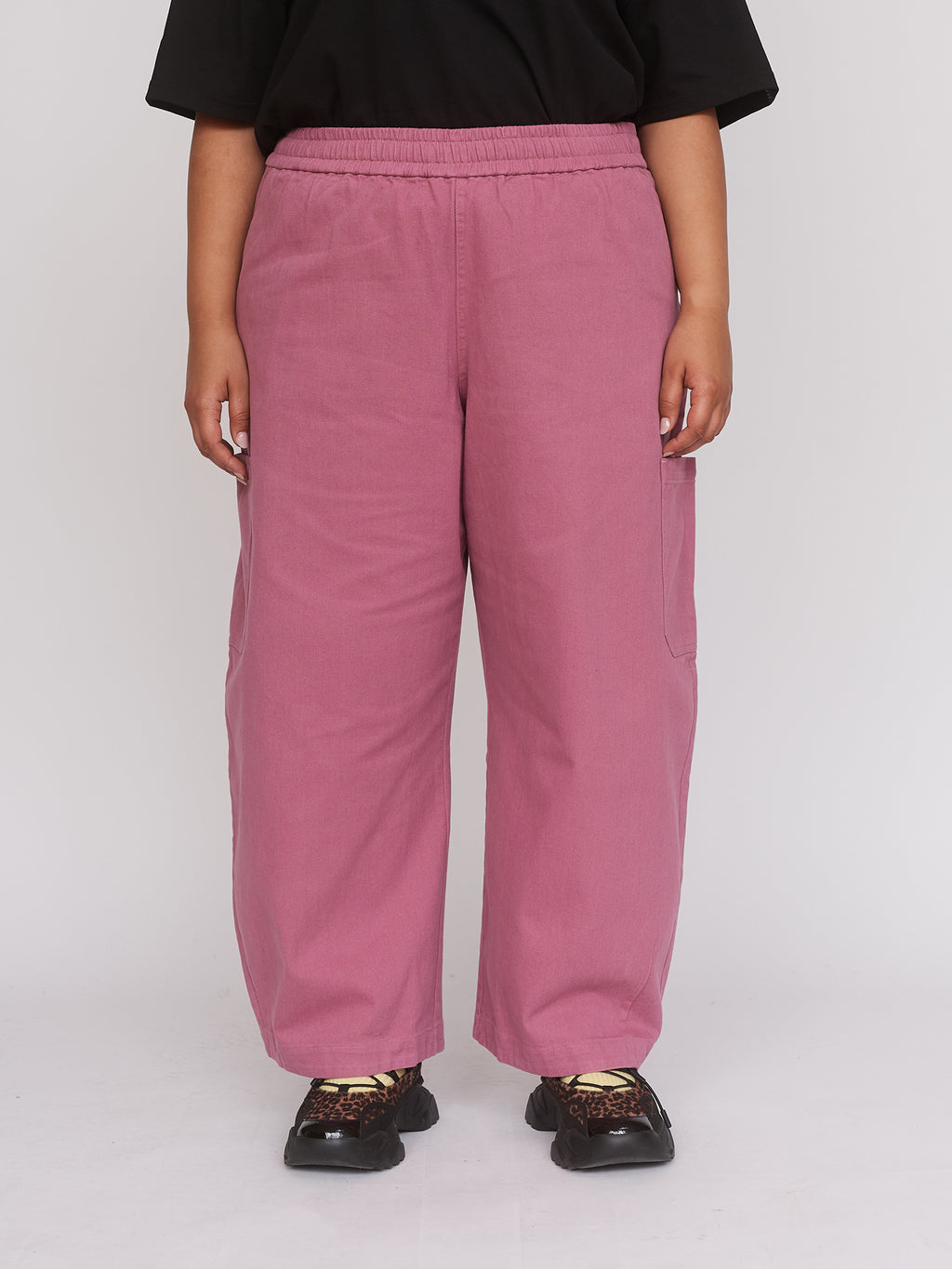 model:Zaynab wears size XXL and is 5’8”
