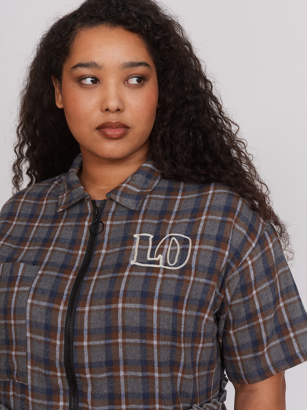 model:Zaynab wears size XXL and is 5’8”