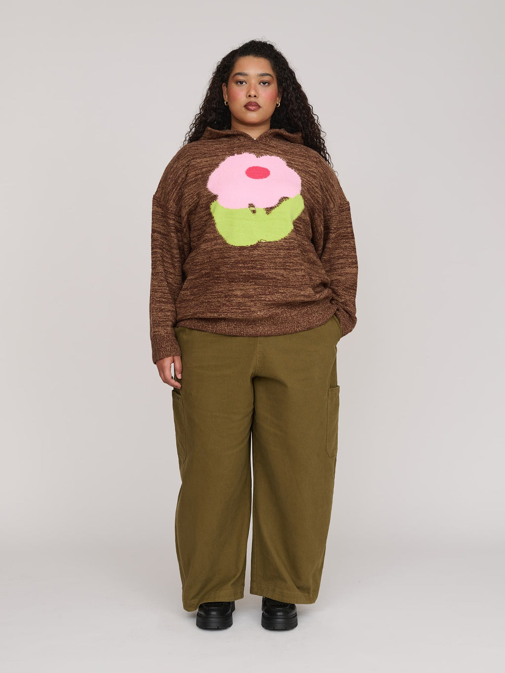 model:Zaynab wears size XXL and is 5’8”