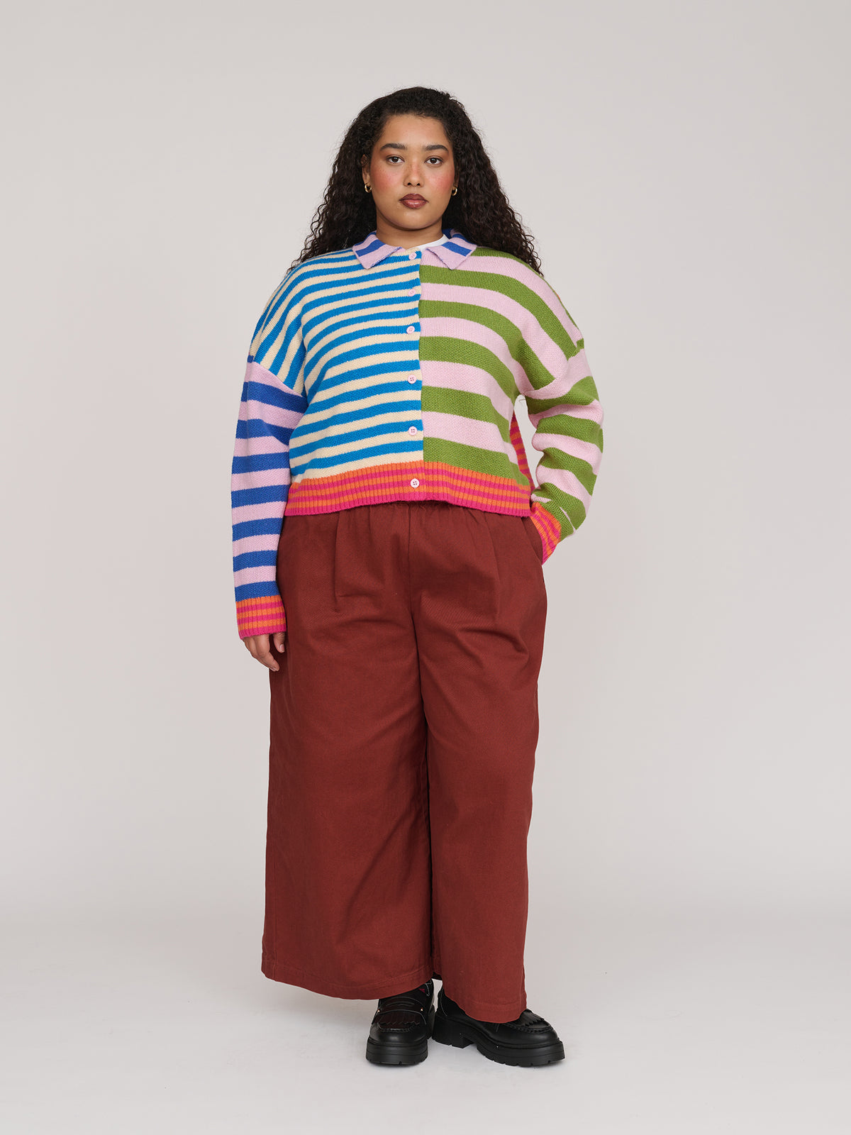 model:Zaynab wears size XXL and is 5’8”