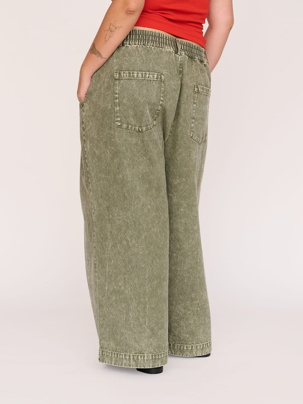 model:Bella wears size XXL and is 5’10”