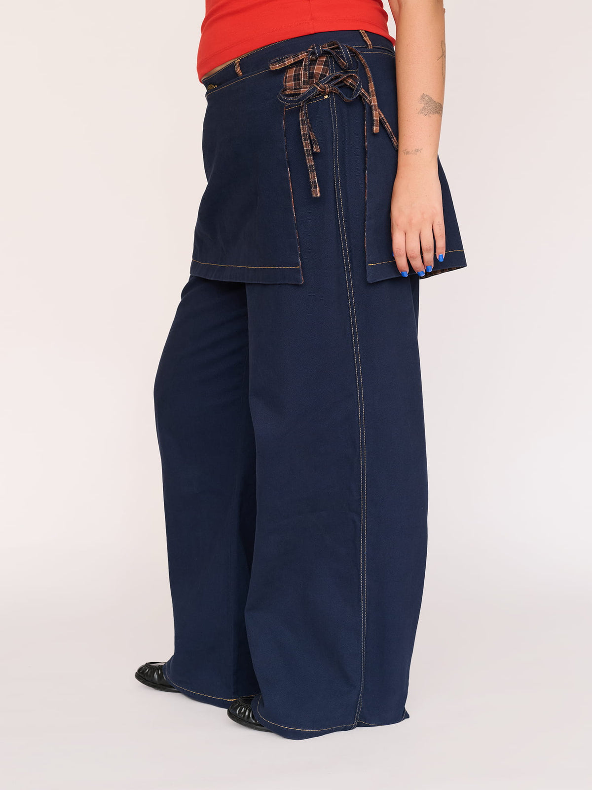 model:Bella wears size 18 and is 5’10”
