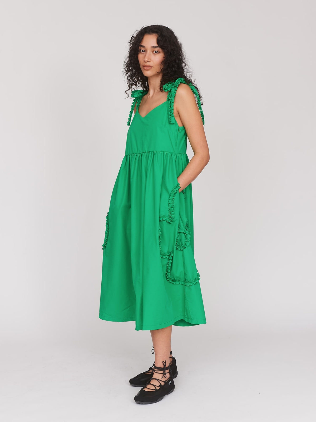 model:Seren wears size 8 and is 5’8”, 