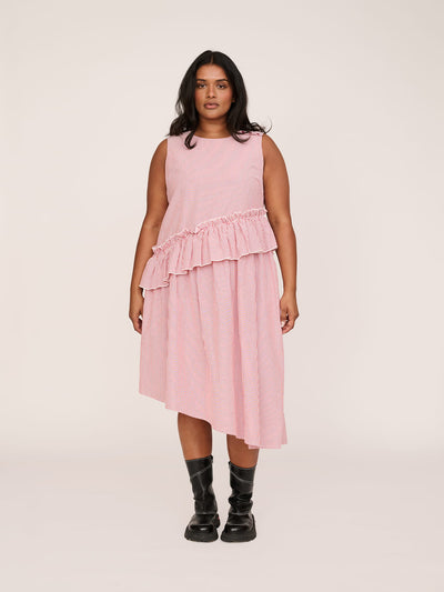 collection-curve, collection-curve-dresses, model:Sha wears size XXL and is 5’9”
