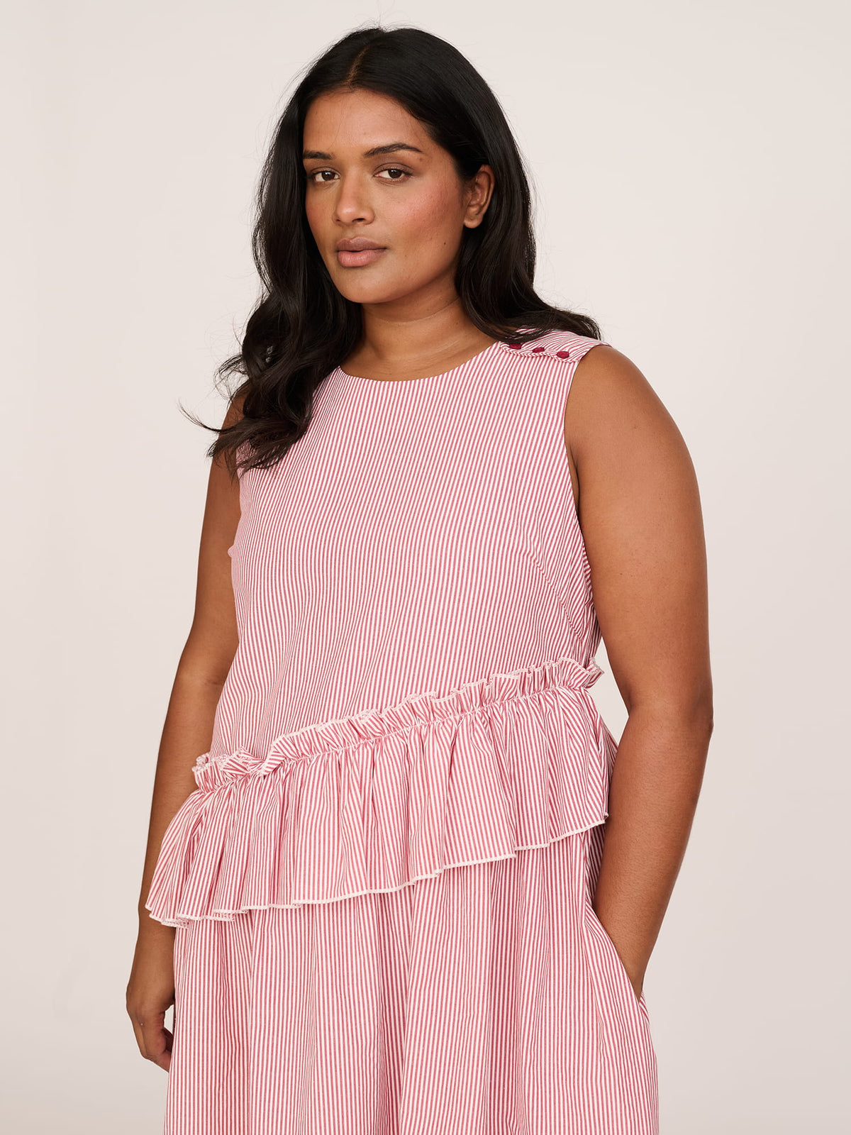 model:Sha wears size 18 and is 5’9”