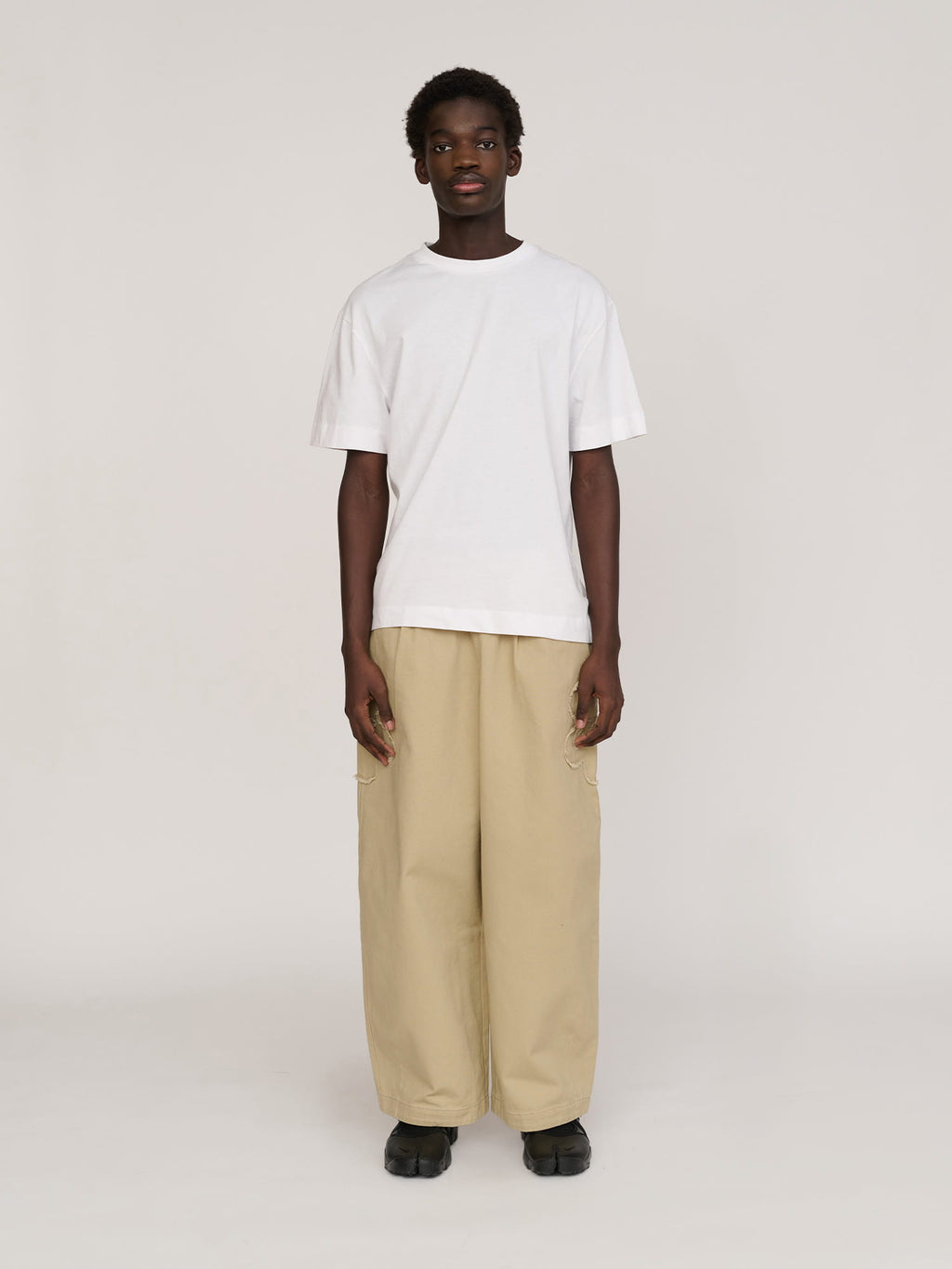 Collection-men-landing, collection-men-new-in-1, collection-men, collection-mens-trousers, model:Elhadj wears size L and is 6’1”