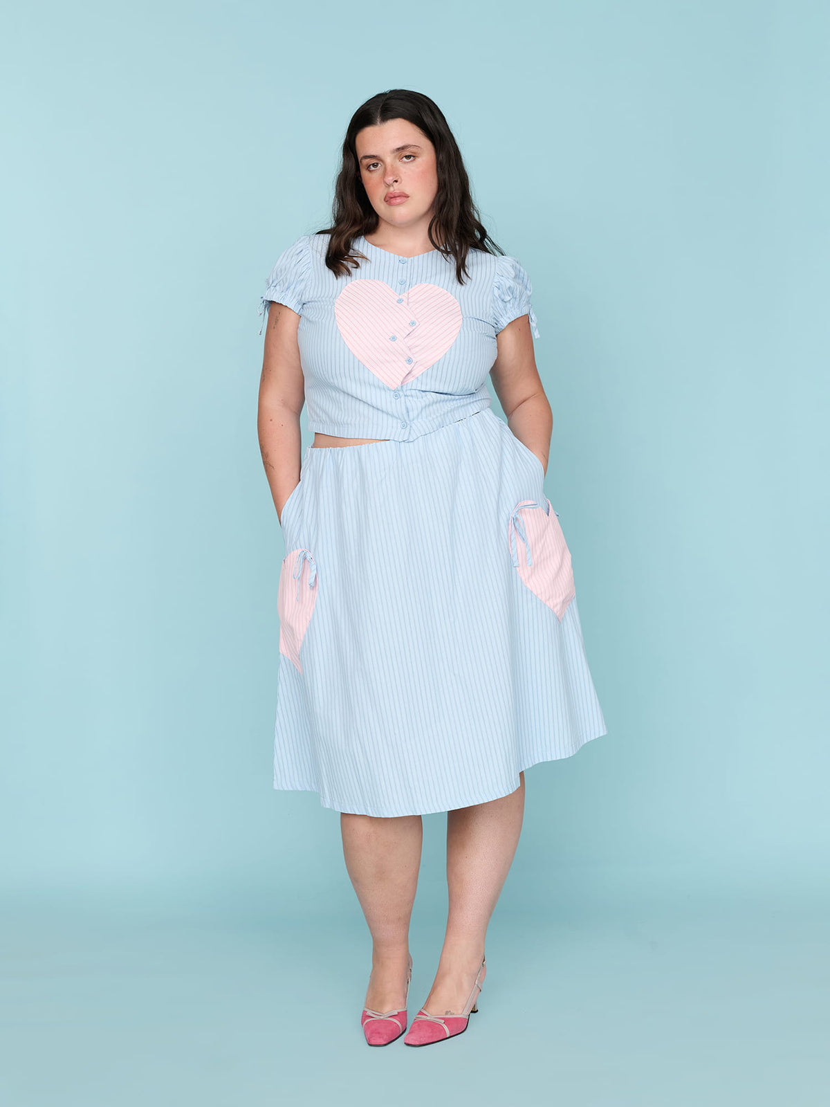 model:Bella wears size 18 and is 5’10”