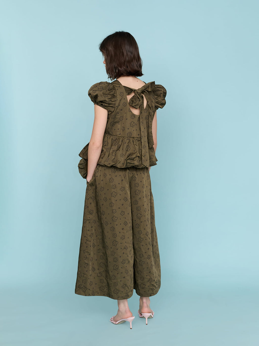 model:Jess wears size S and is 5’7”, 