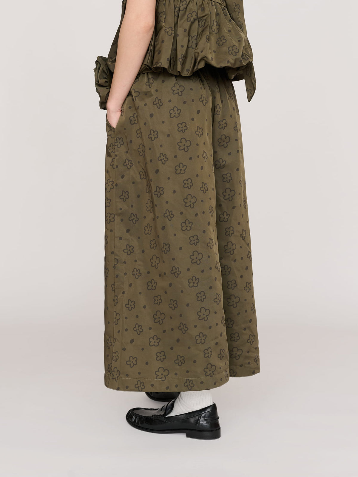 model:Jess wears size S and is 5’7”, 