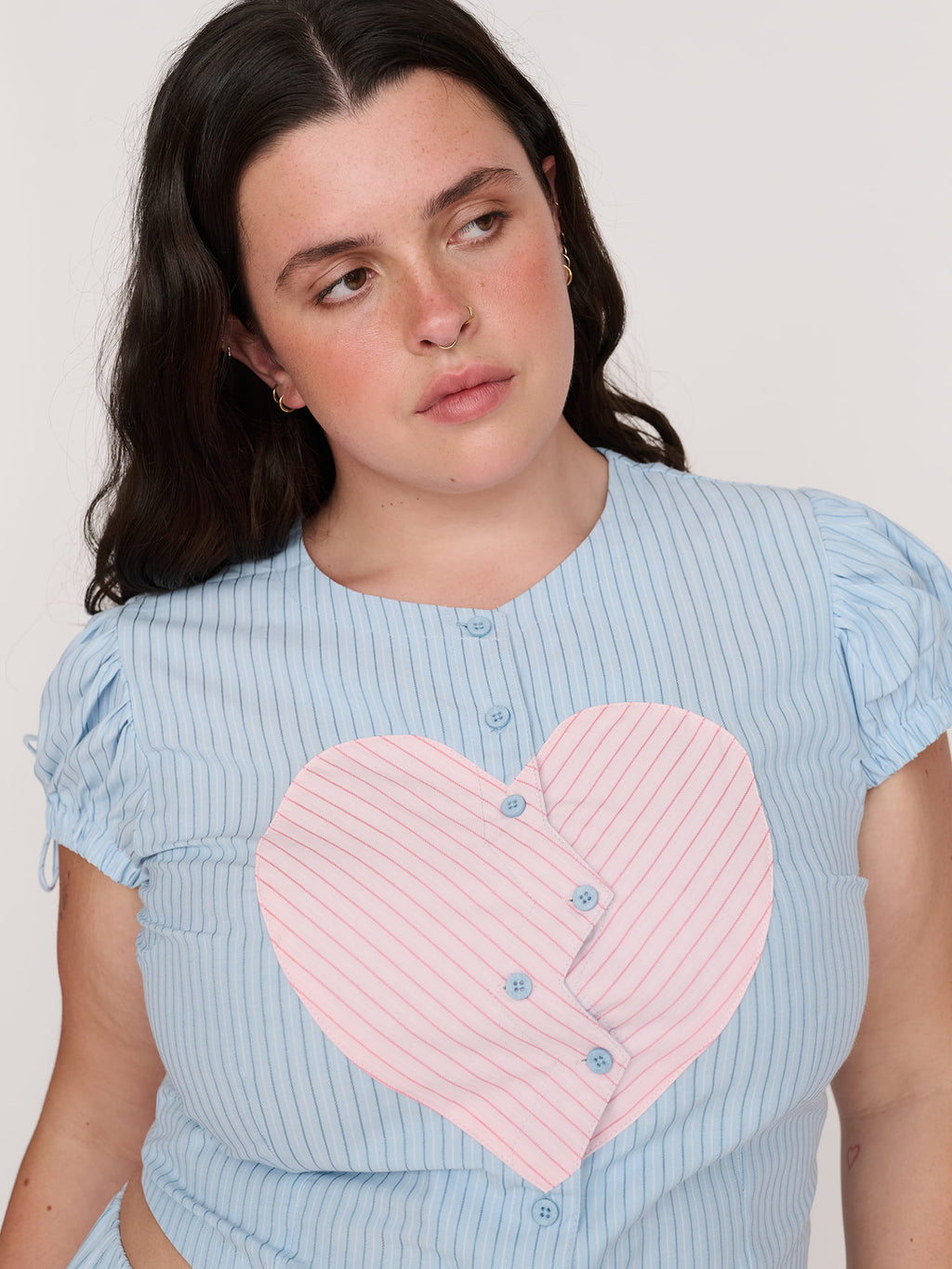 model:Bella wears size 18 and is 5’10”