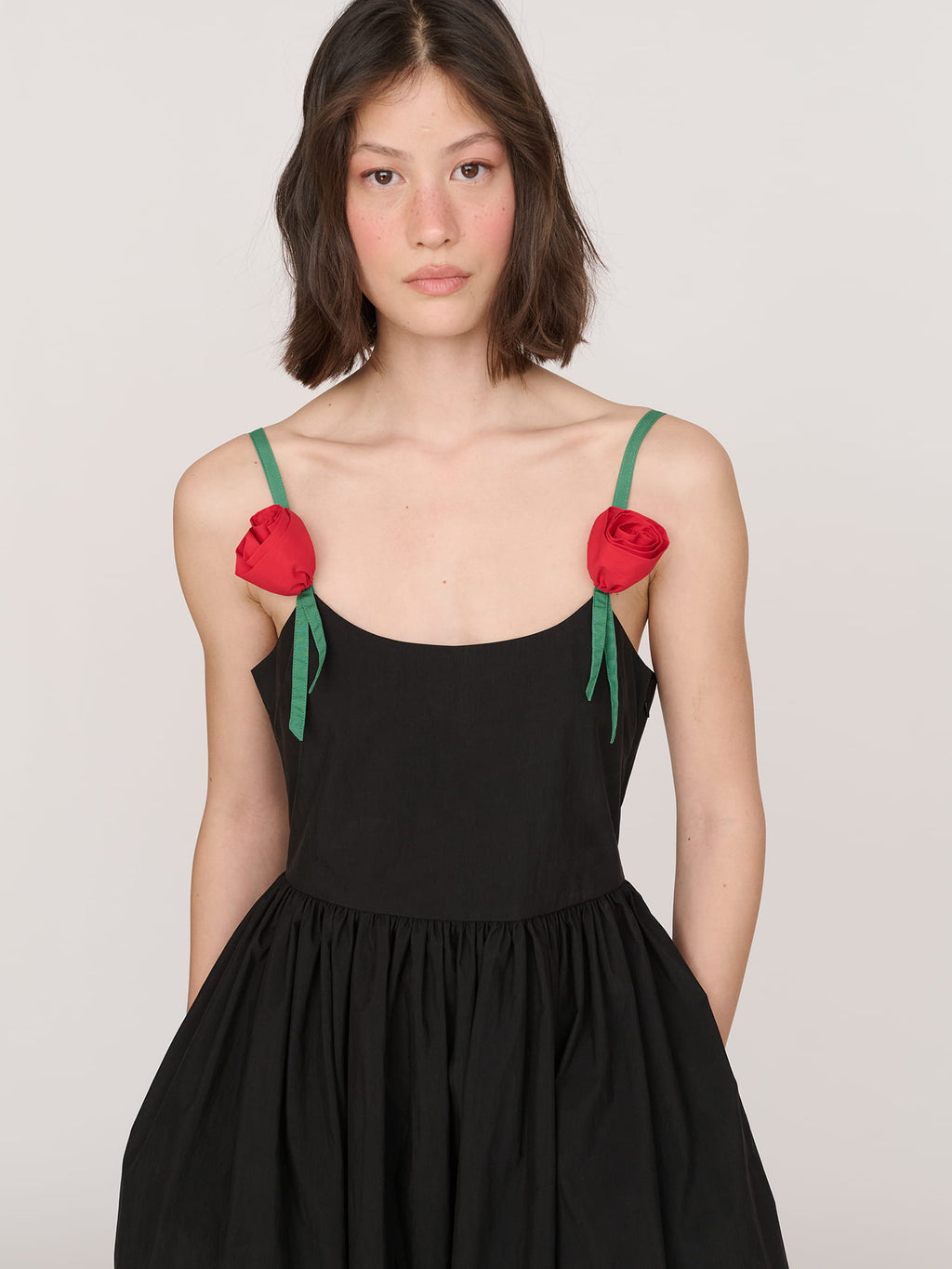 model:Jess wears size 8 and is 5’7”