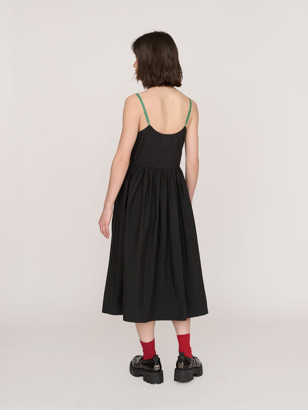 model:Jess wears size 8 and is 5’7”