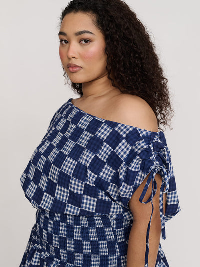 model:Zaynab wears size 18 and is 5’8”