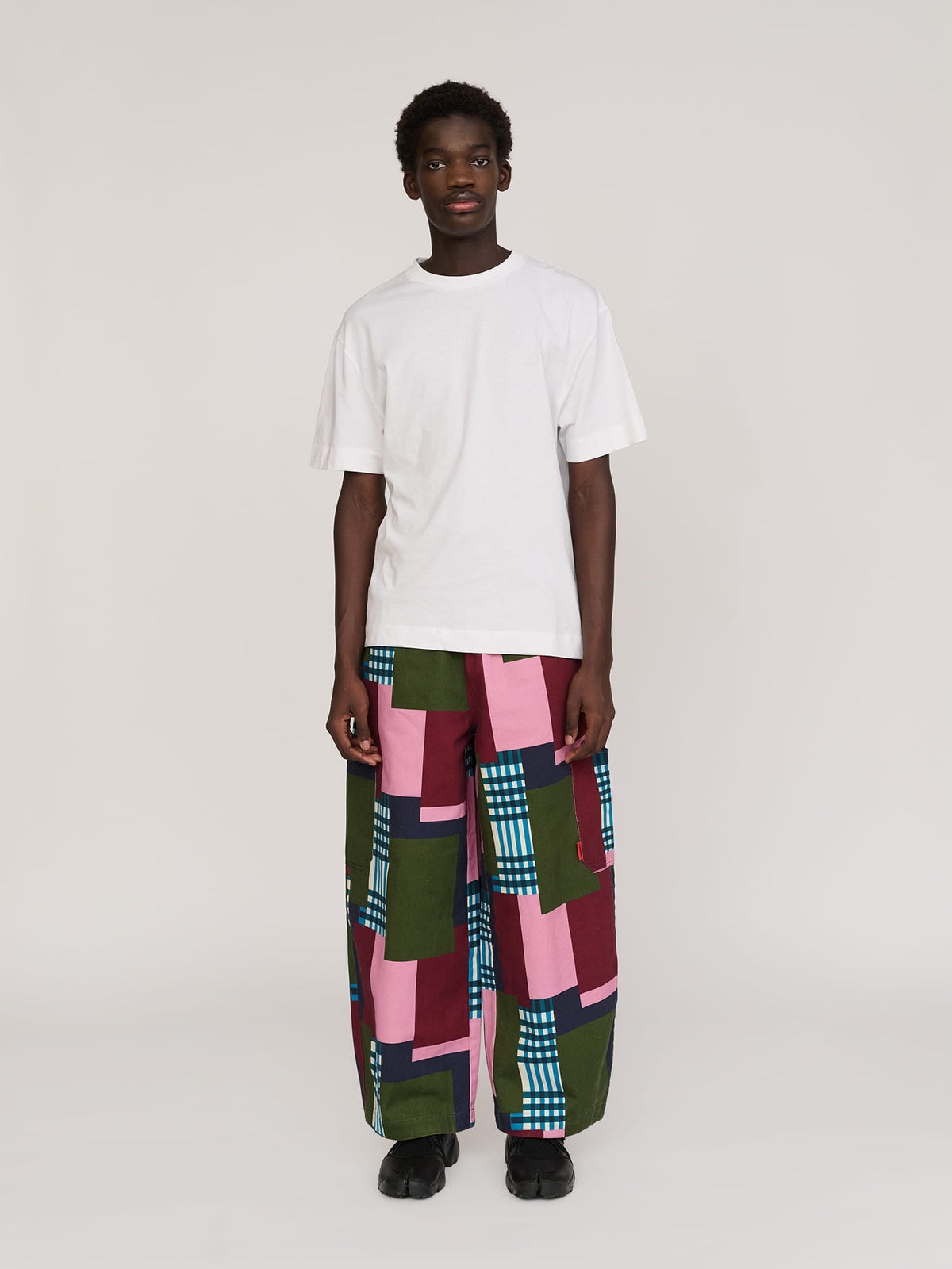model:Elhadj wears size L and is 6’1”
