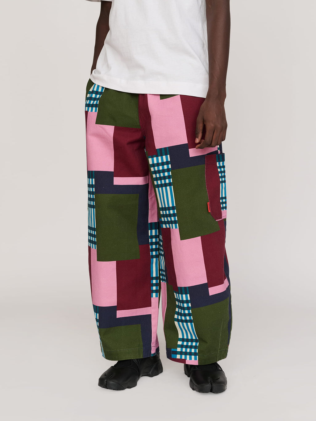 Collection-men-landing, collection-men-new-in-1, collection-men, collection-mens-trousers, model:Elhadj wears size L and is 6’1”, collection-mens-bottoms, collection-festival-mens, 
