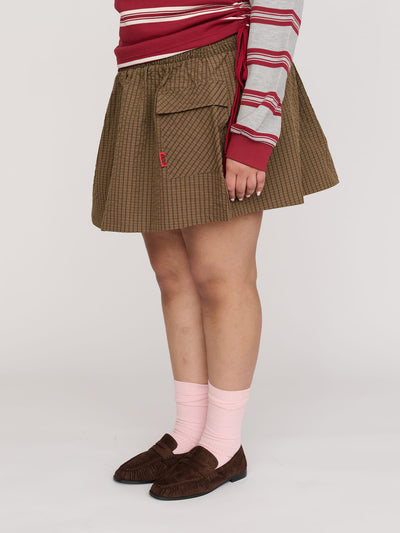 model:Zaynab wears size XXL and is 5’8”