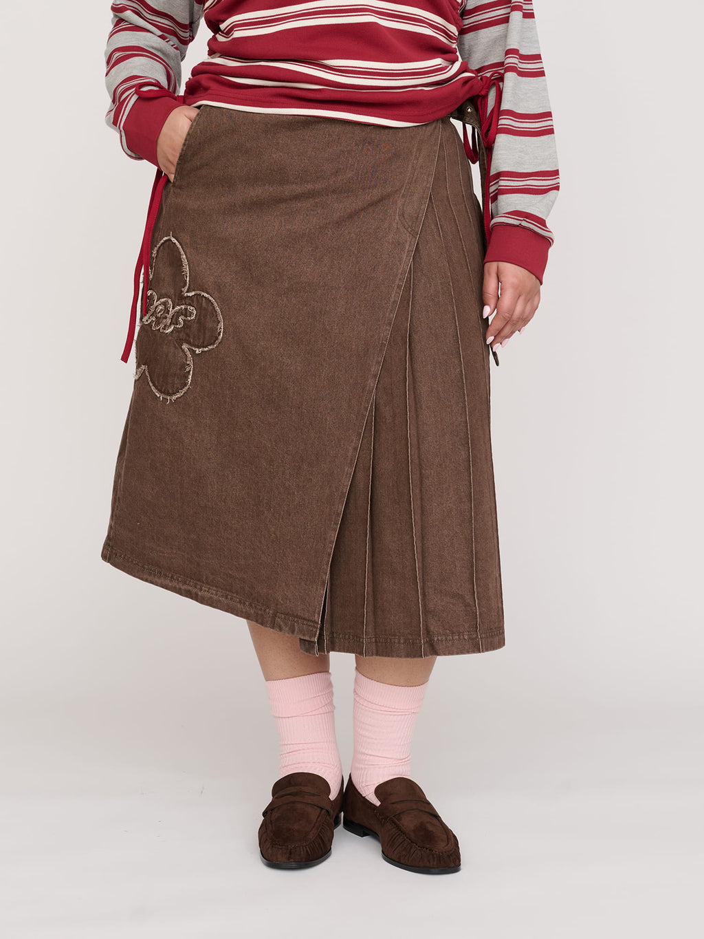 collection-curve, model:Zaynab wears size 18 and is 5’8”