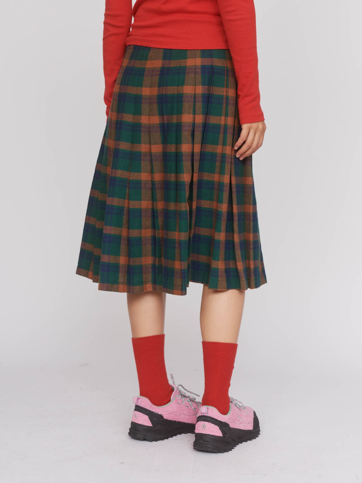 model:Aira wears size 8 and is 5’9”