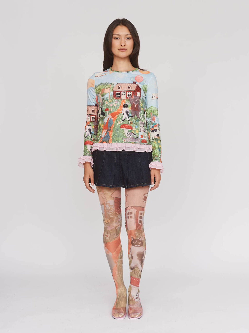model:Aira wears size S/M and is 5’9”