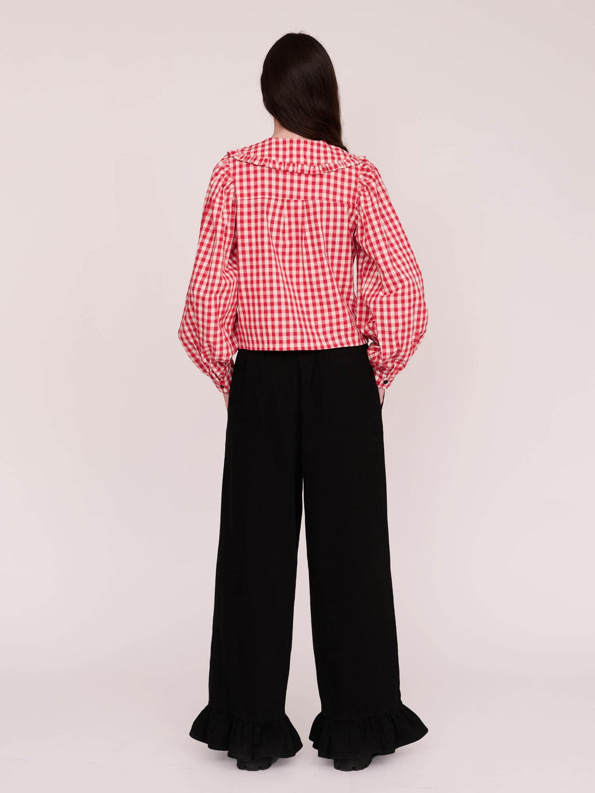 model:Winnie wears size S and is 5’9”