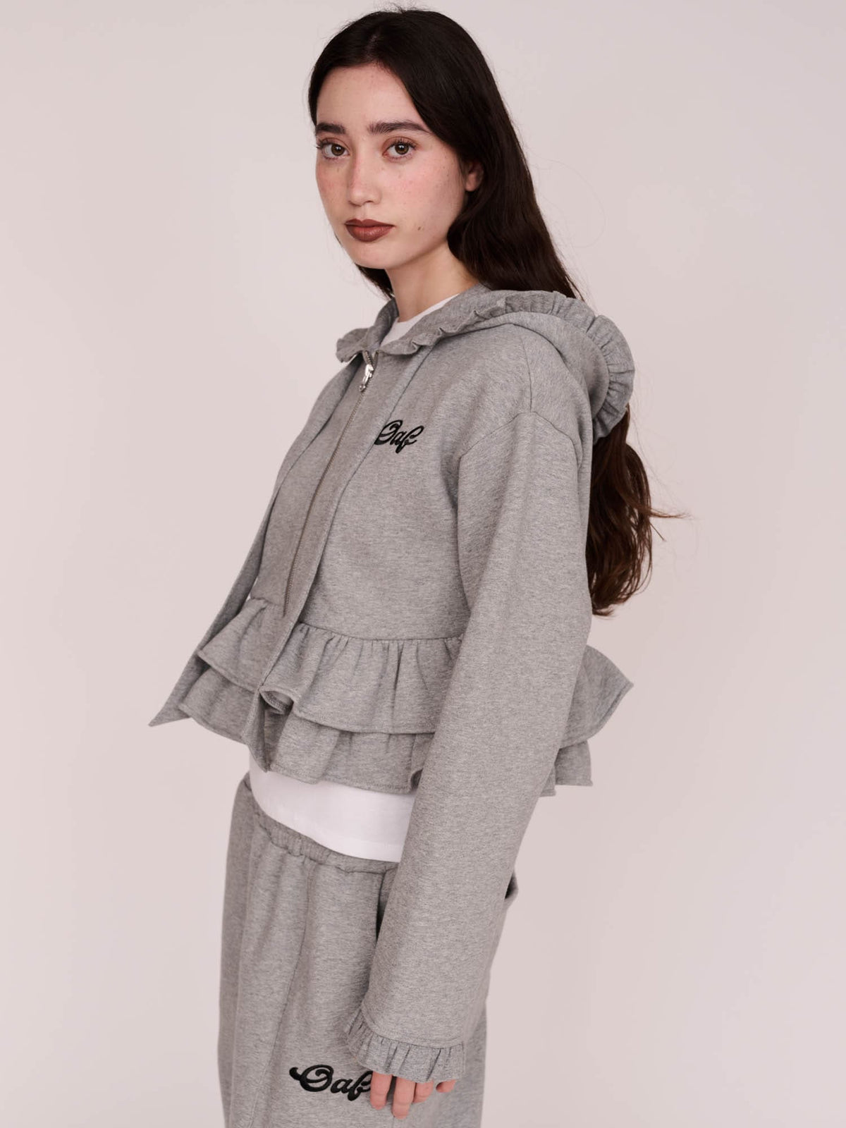 model:Winnie wears size S and is 5’9