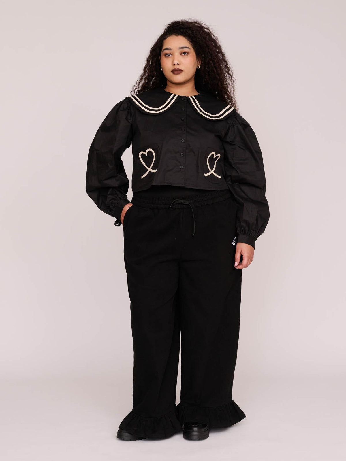 model:Zaynab wears size XXL and is 5’8”