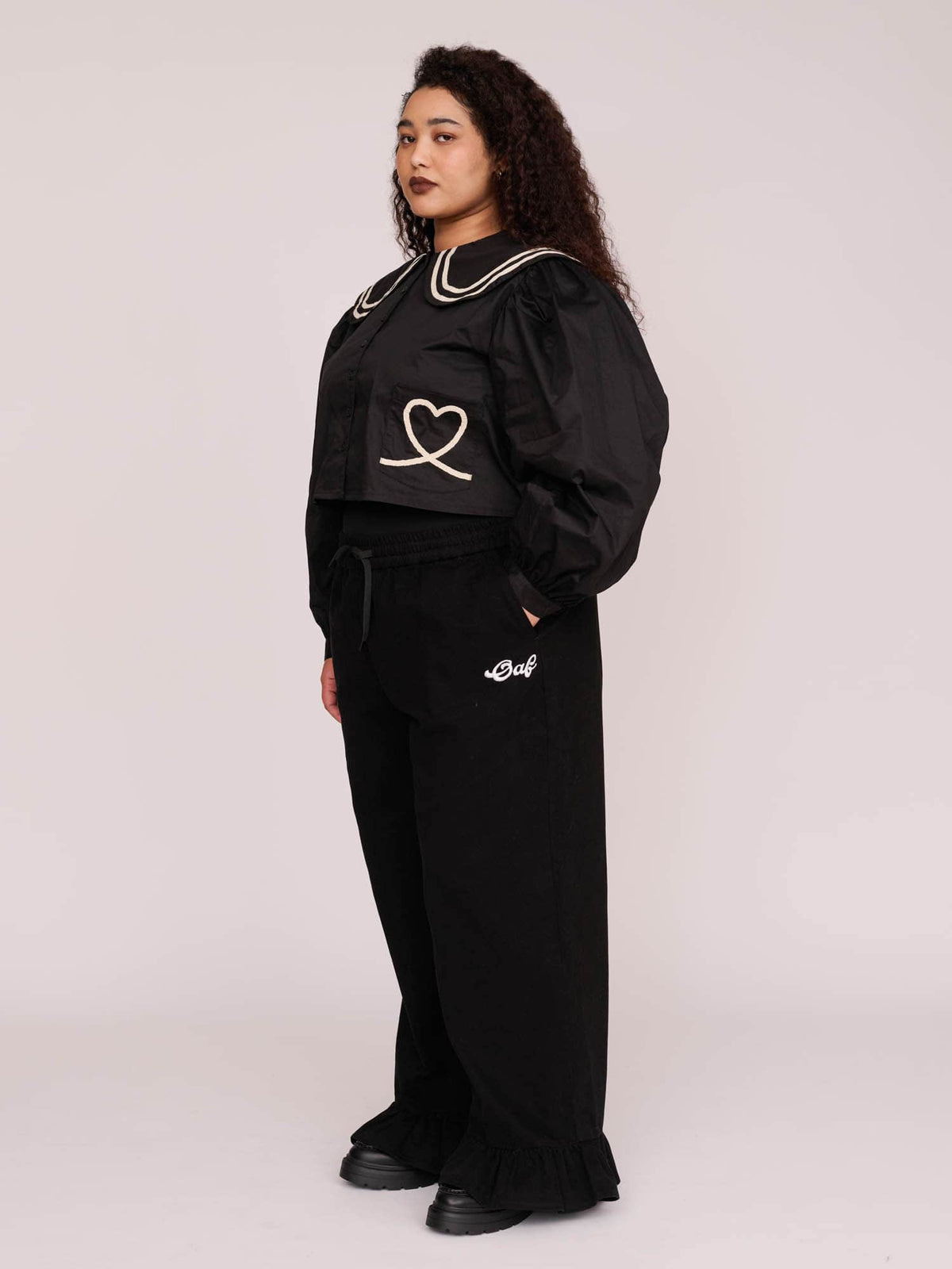 model:Zaynab wears size XXL and is 5’8”