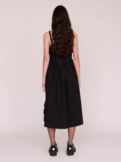 model:Winnie wears size 8 and is 5’9