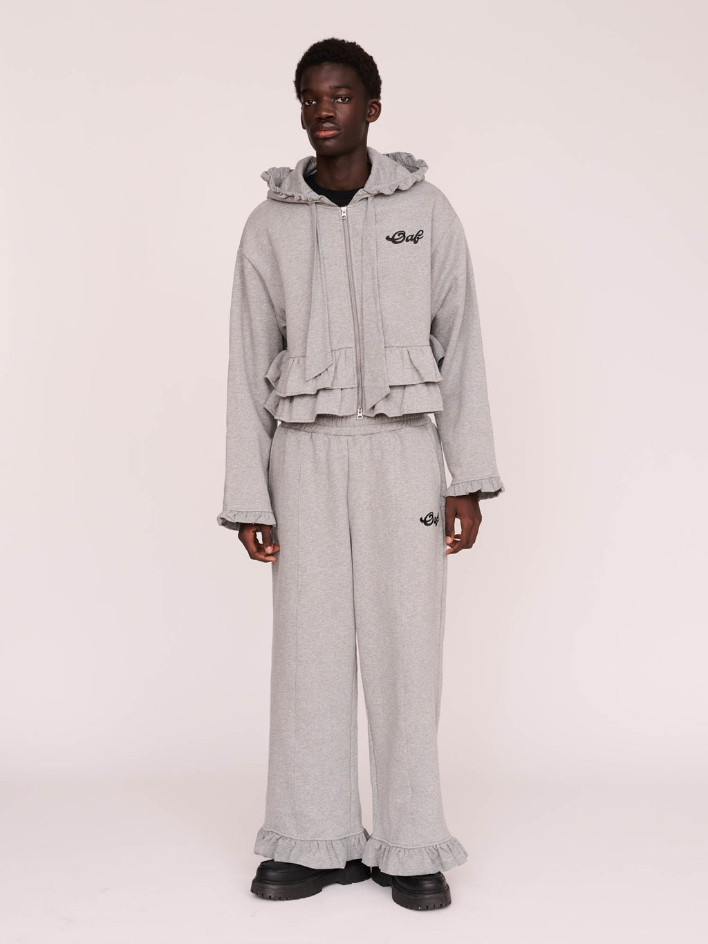 model:Elhadj wears size L and is 6’1”