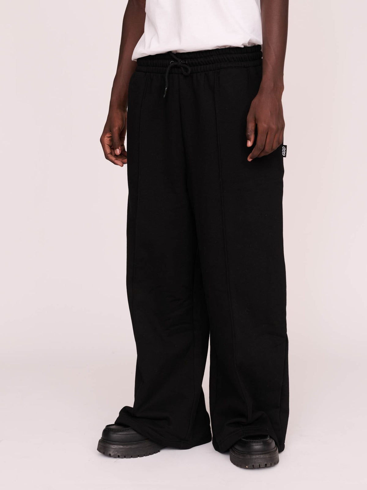 Collection-men-landing, collection-men-new-in-1, collection-men, collection-mens-trousers, model:Elhadj wears size L and is 6’1”, collection-mens-sale