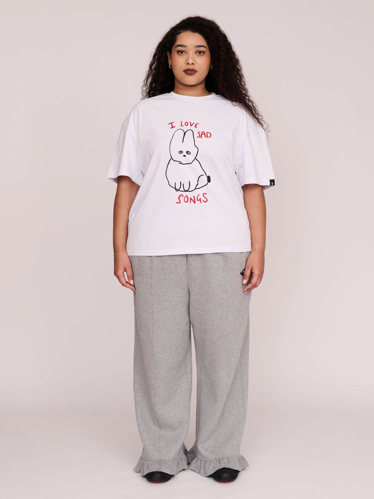 model:Zaynab wears size XXL and is 5’8”