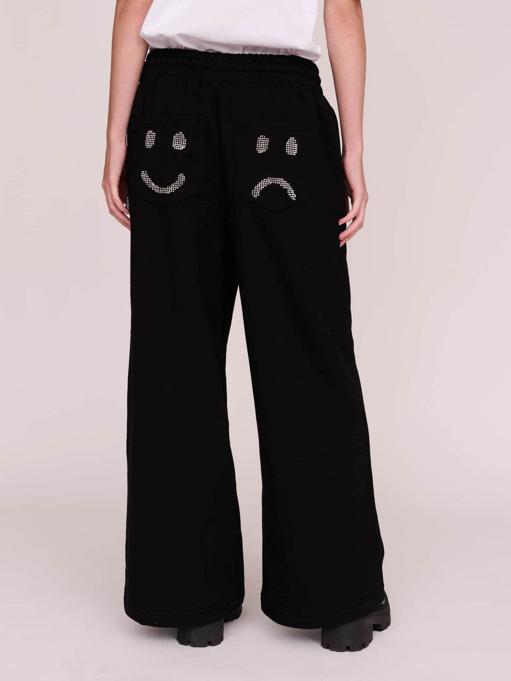 Collection-women-landing, collection-women-new-in-1, collection-womens-trousers, collection-happy-sad, model:Winnie wears size S and is 5’9