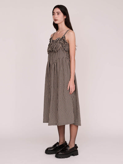 model:Winnie wears size 8 and is 5’9"