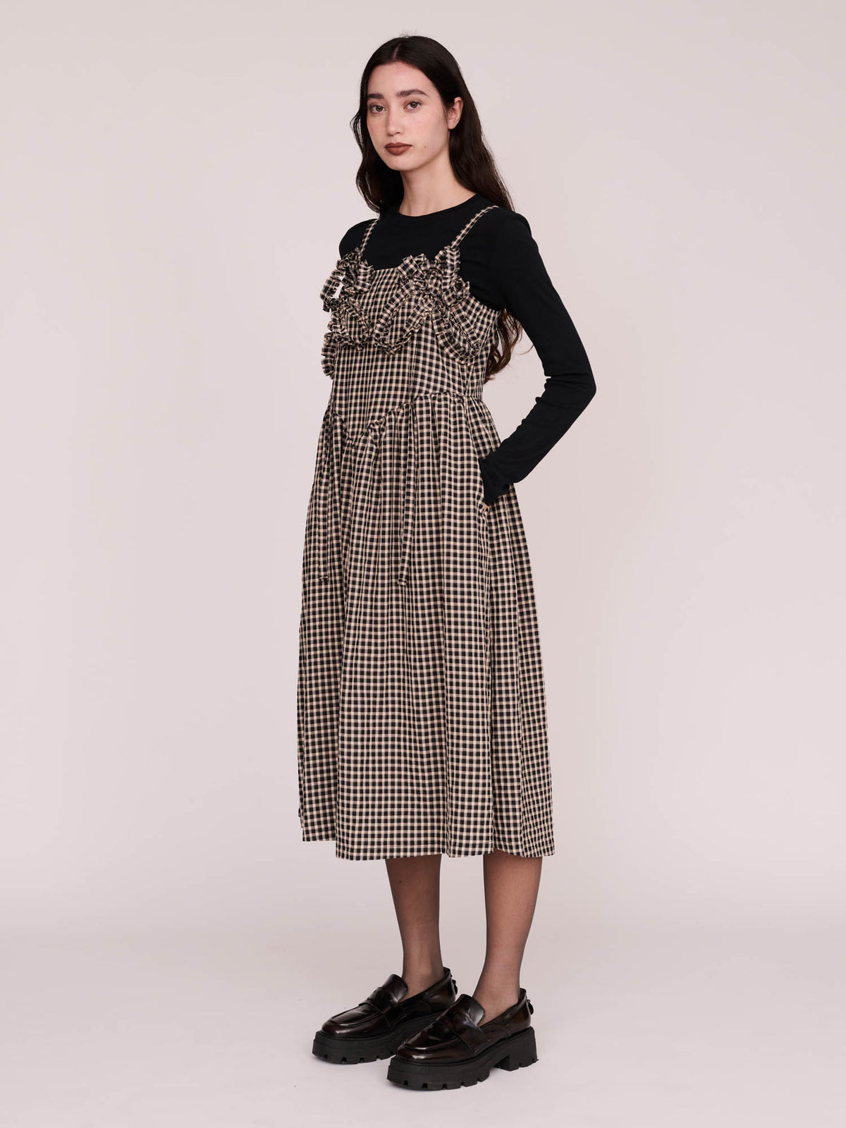 model:Winnie wears size 8 and is 5’9"
