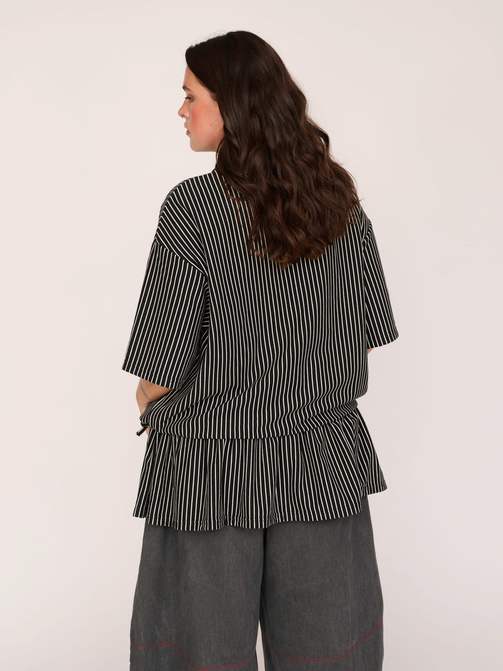 model:Bella wears size XXL and is 5’10”