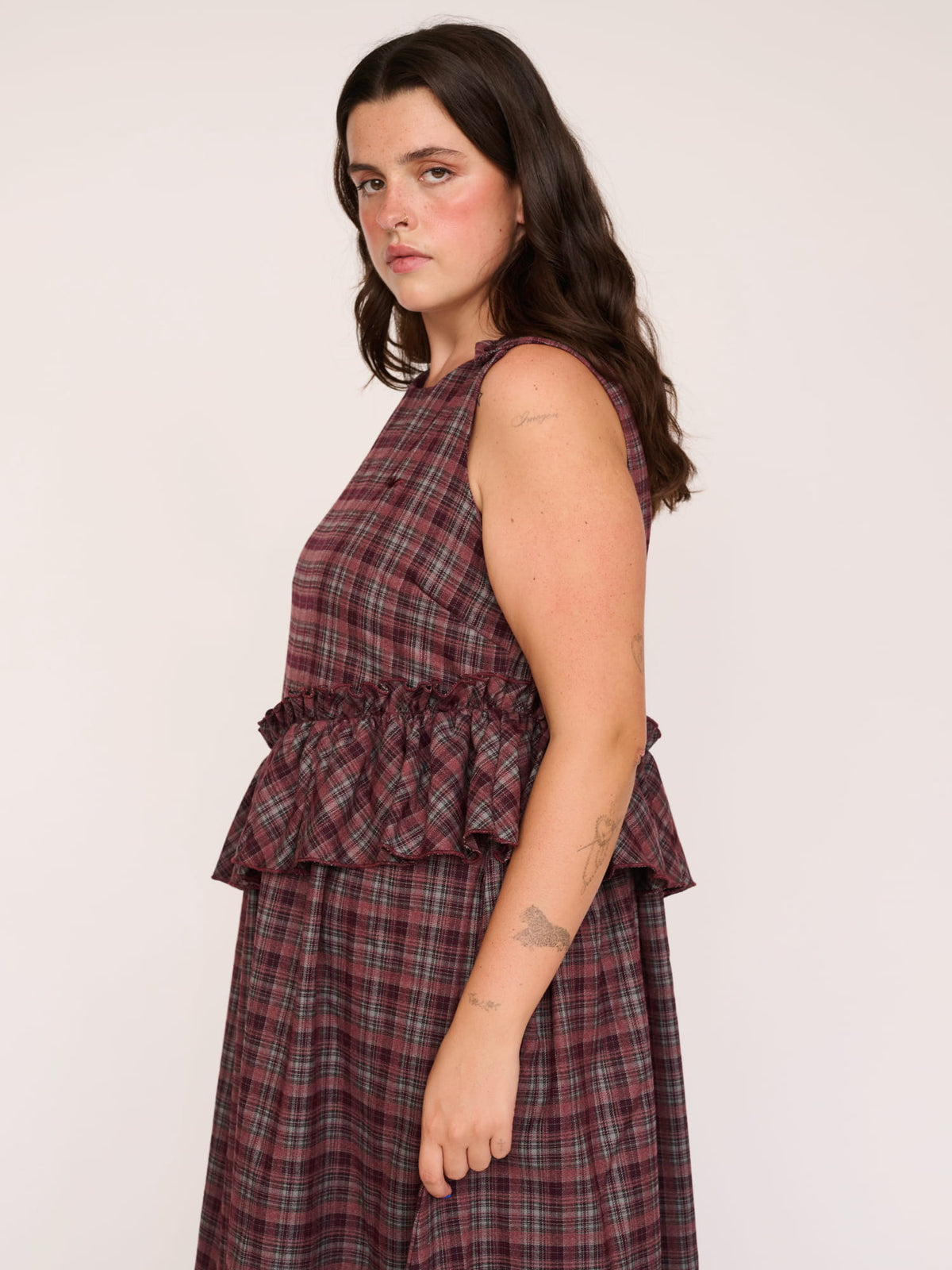 model:Bella wears size 18 and is 5’10”