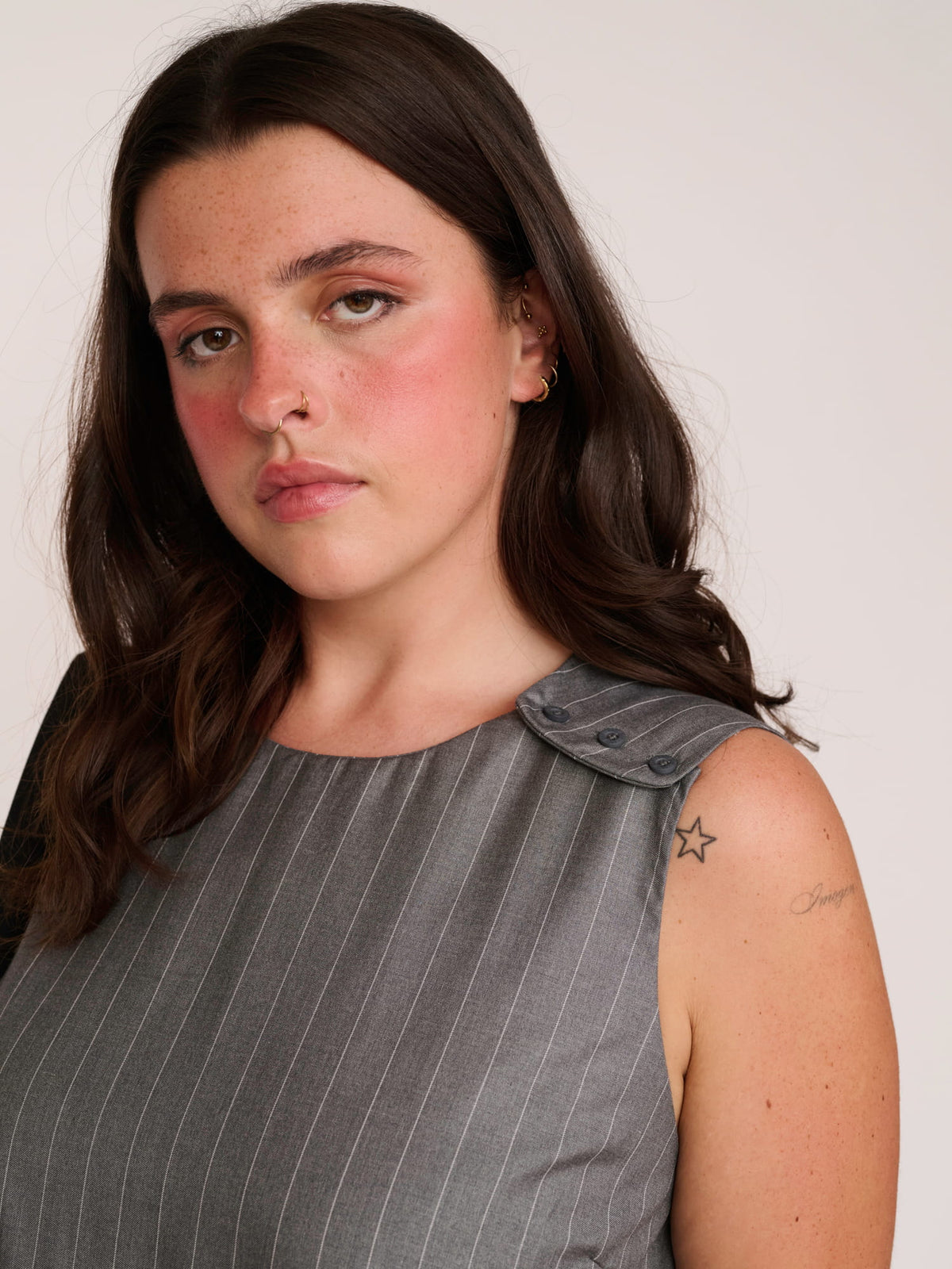 model:Bella wears size XXL and is 5’10”
