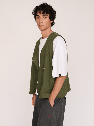 model:Emmett wears size L and is 6’1”