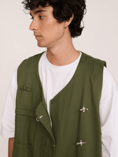 model:Emmett wears size L and is 6’1”