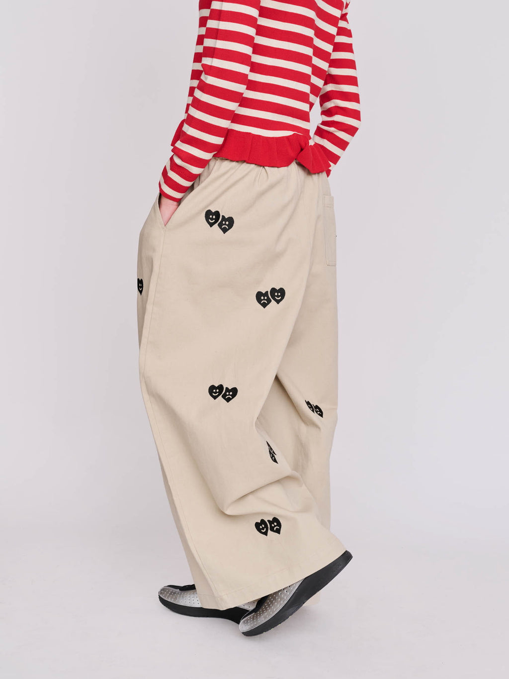 model:Florence wears size S and is 5’6”