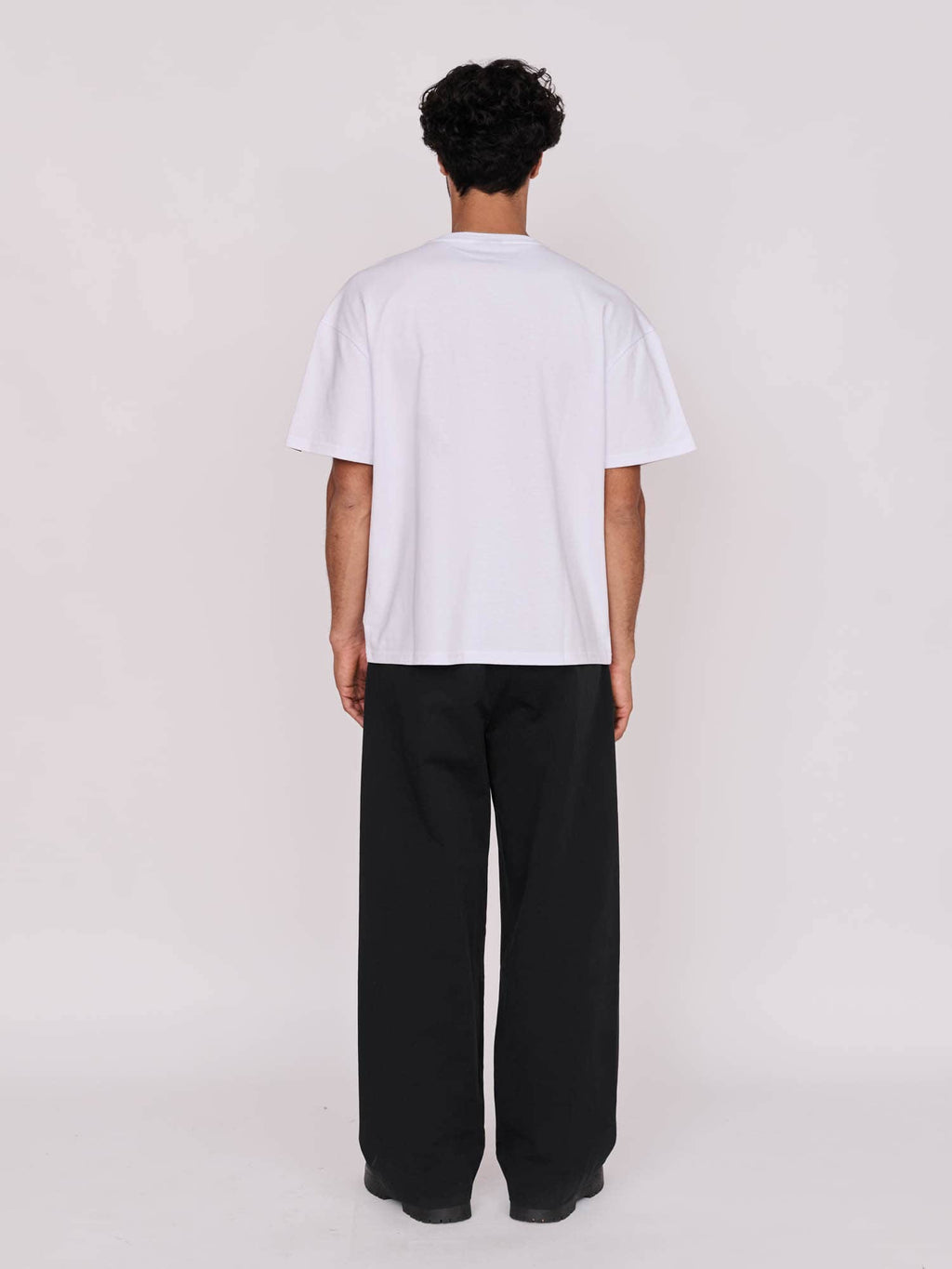 model:Ali wears size L and is 6’1”