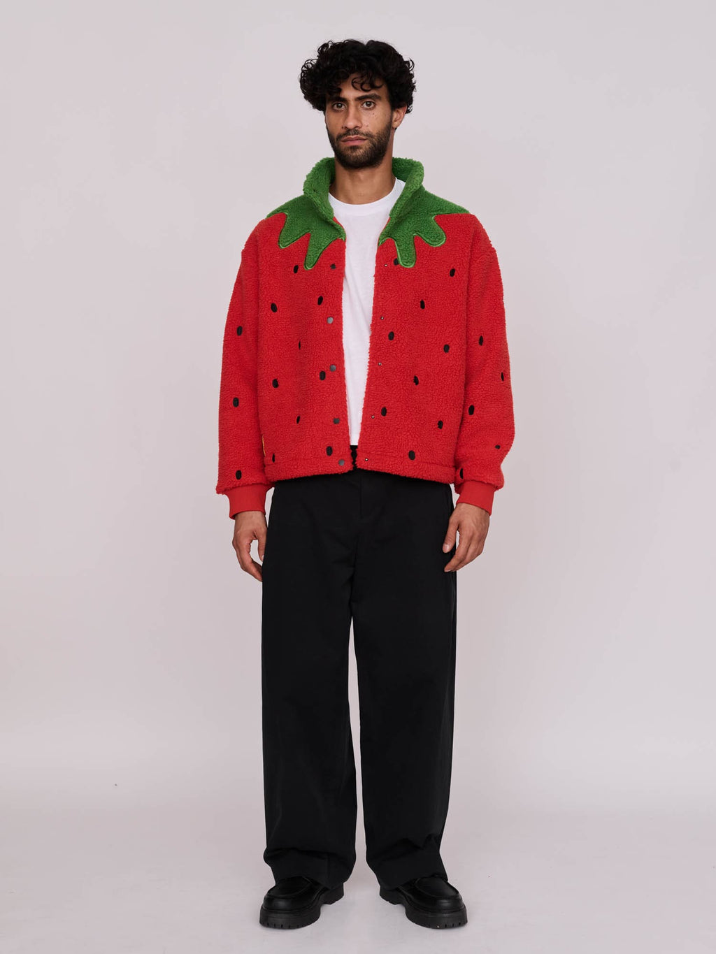 model:Ali wears size L and is 6’1”