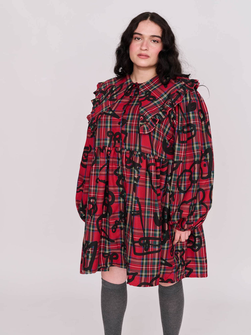 model:Yasmin wears size 18 and is 5’ 4”