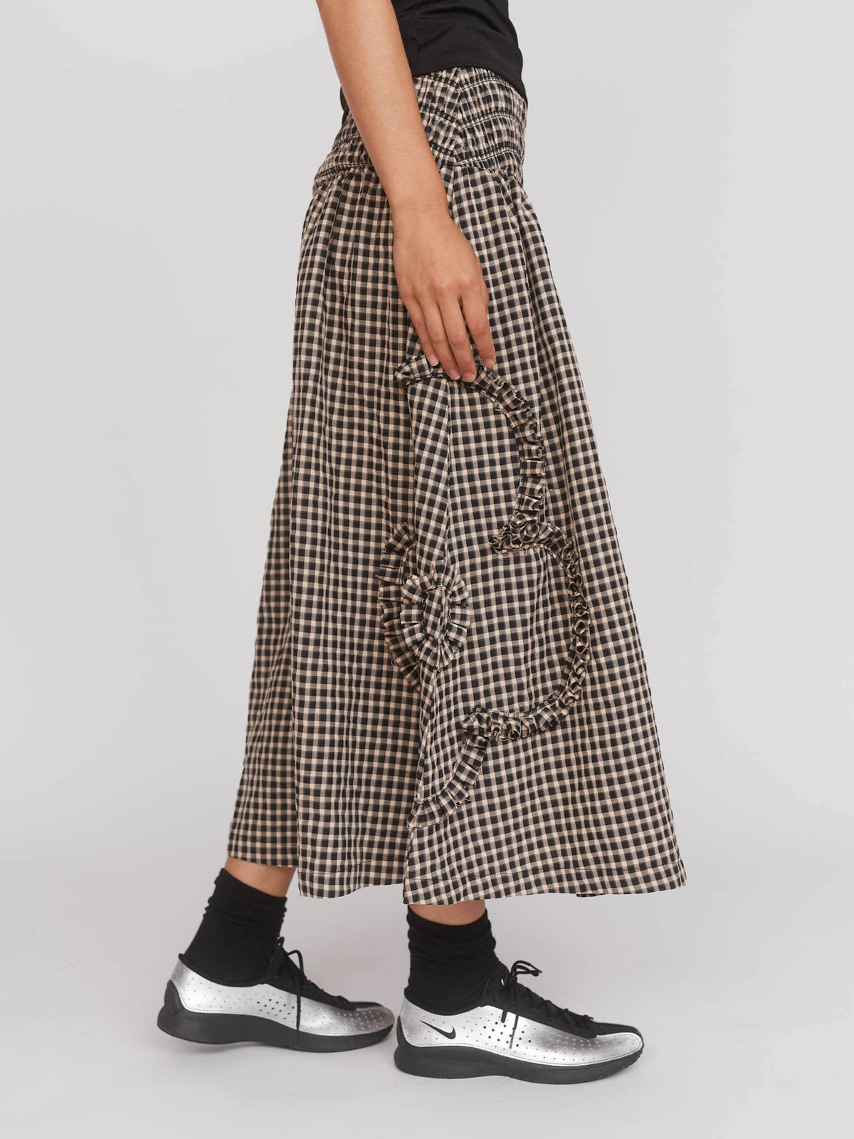 model:Aira wears size 8 and is 5’9”